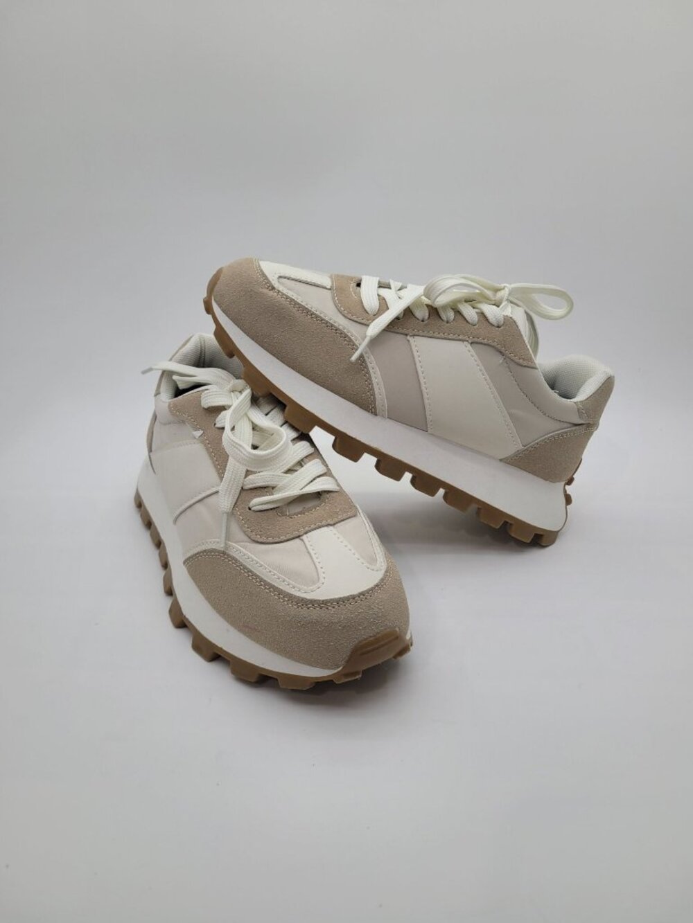 Top Moda Tan Cream Fashion Sneakers Driving Sole Size 7.5